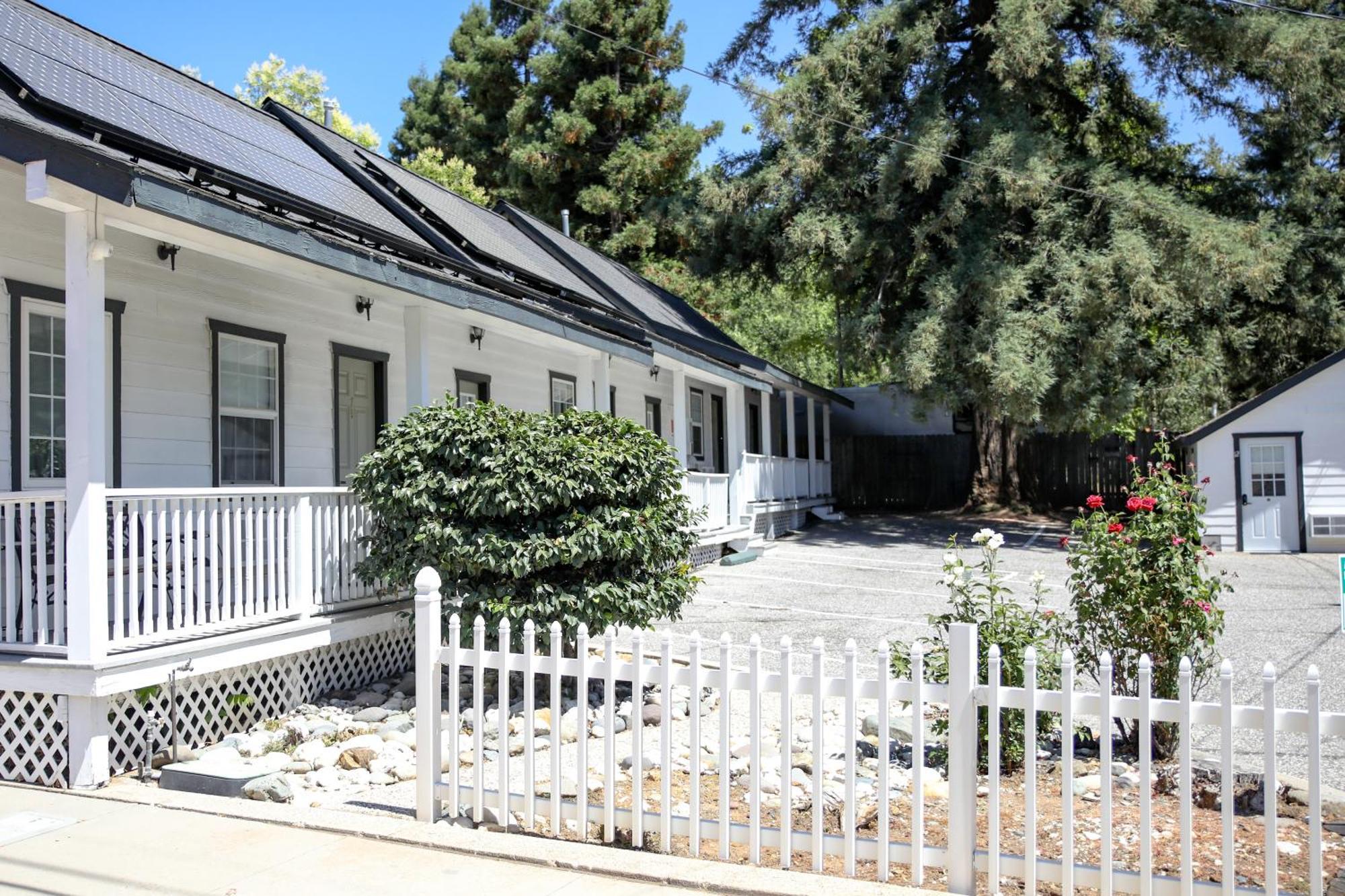 Sierra Mountain Inn Grass Valley Exterior foto
